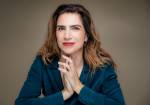 Dana Grigorcea TANZENDE FRAU, BLAUER HAHN