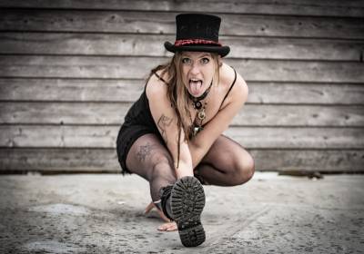 Cynthia Nickschas & Friends: Seifenblasenfarbe