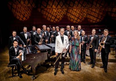 Glenn Miller Orchestra directed by U. Plettendorff