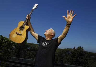 TOMMY EMMANUEL CGP  - Living In The Light Tour