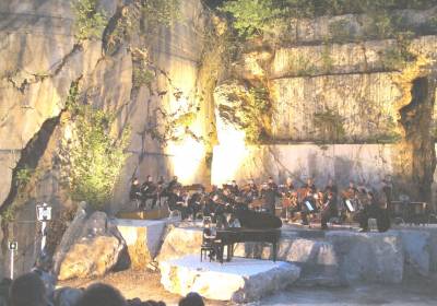 Serenade im Steinbruch
