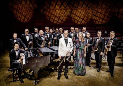 Glenn Miller Orchestra directed by U. Plettendorff