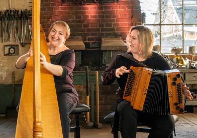 Luft & Saiten: Harfe trifft Harmonika